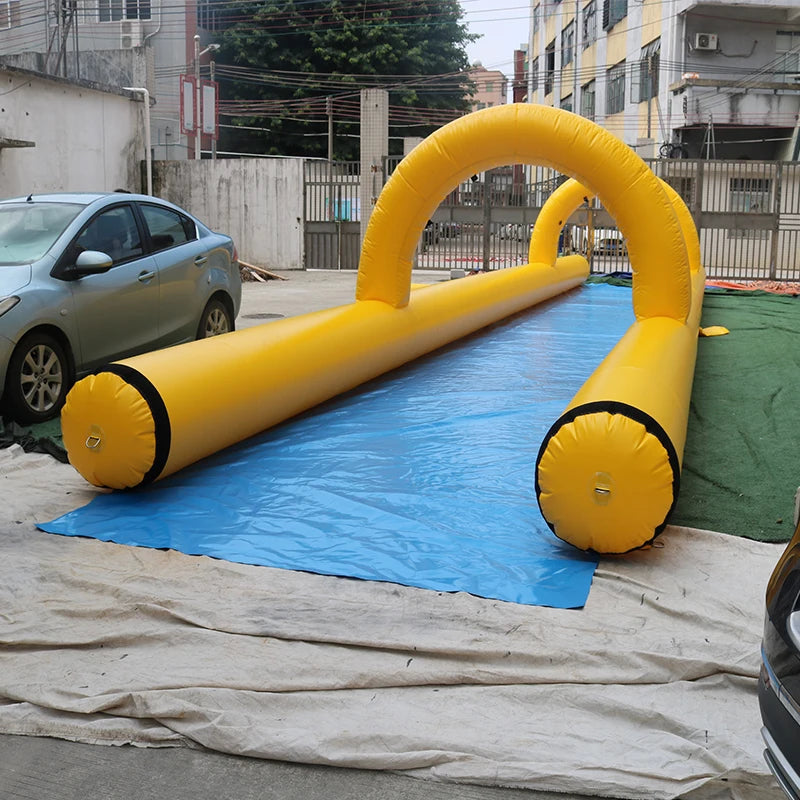 Toboggan aquatique gonflable jaune et bleu