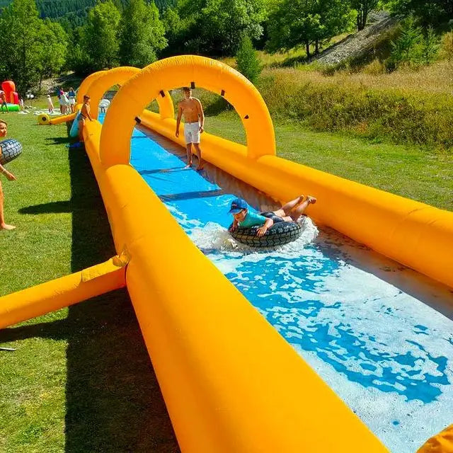 Toboggan aquatique gonflable jaune et bleu