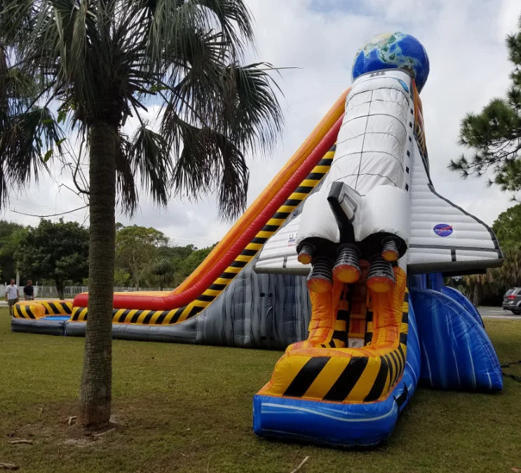 Aufblasbarer Weltraumraketen-Wasserrutschenspaß