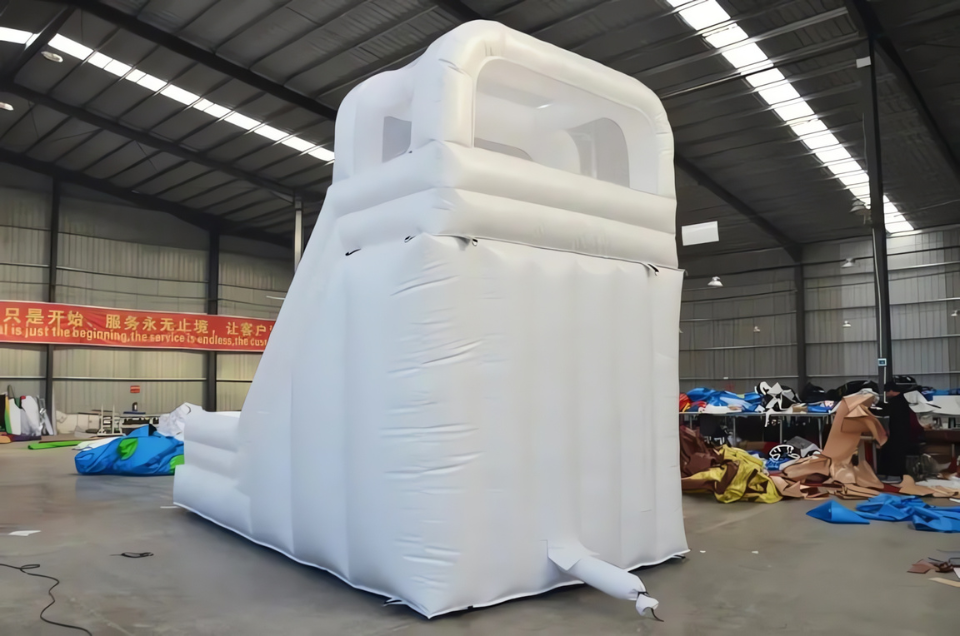Château gonflable gonflable avec toboggan de jeux sportifs