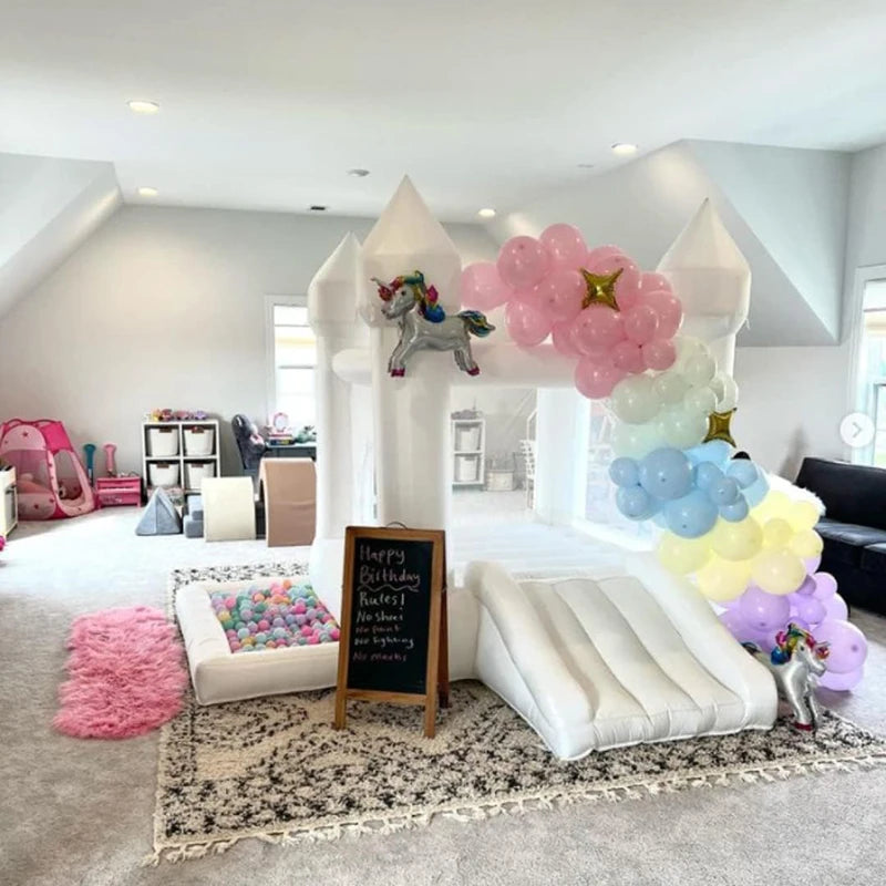 Casa de rebote inflable blanca de 9 pies para bodas con tobogán