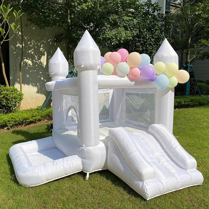 Casa de rebote inflable blanca de 9 pies para bodas con tobogán