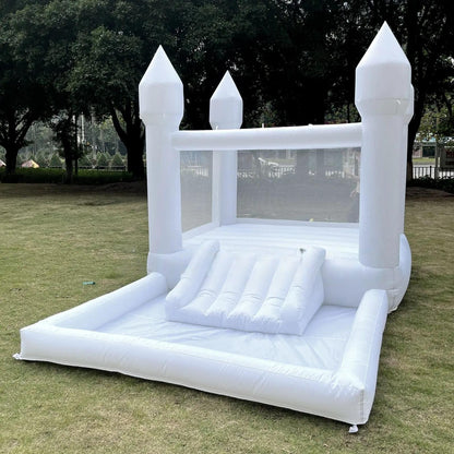Casa de rebote blanca para niños 9x9x7 pies con tobogán y piscina de pelotas con soplador