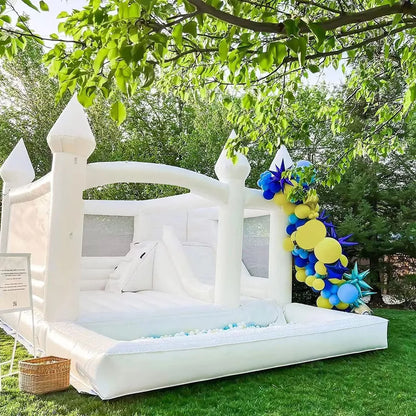 Château gonflable blanc de 14,8 pieds avec toboggan et piscine à balles
