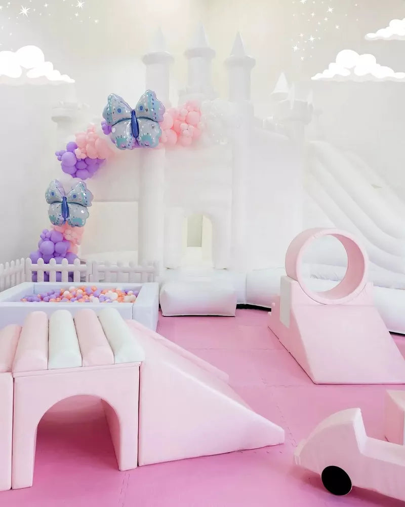 Castillo Inflable Blanco de 20FT con Resbaladilla y Piscina de Pelotas para Fiestas y Eventos